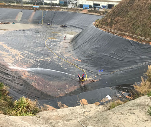 茄子河废水池清理